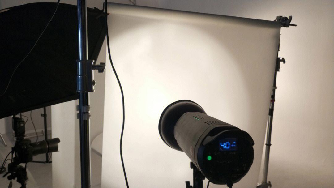 鏡頭背后的匠心 攝影師的工作狀態(tài)與紅狼制作的專業(yè)服務(wù)